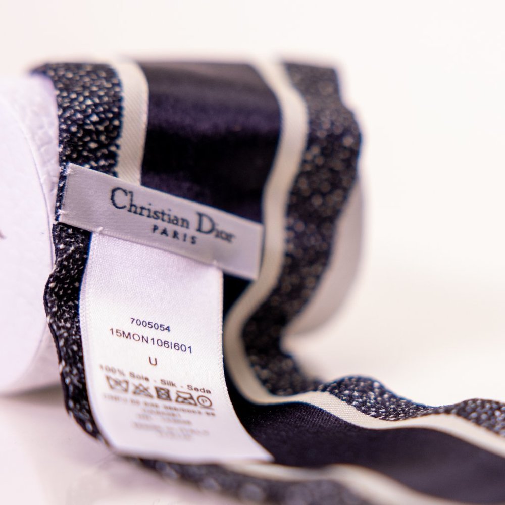 Christian Dior scarf / Houndstooth / Silk Scarf / Authentic Dior / Original box - Picture 4 of 4